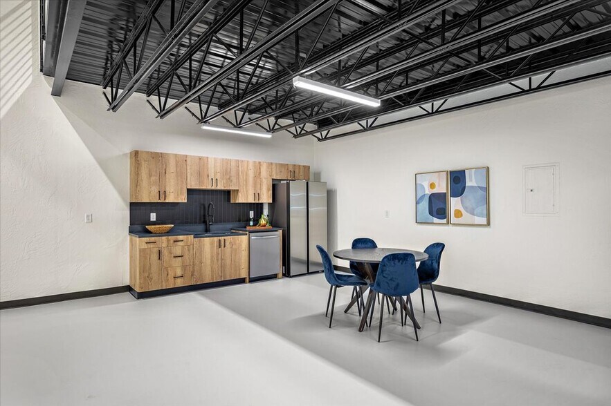 More Photos Of 1229 NW 122nd St, Oklahoma City Light Manufacturing For Lease