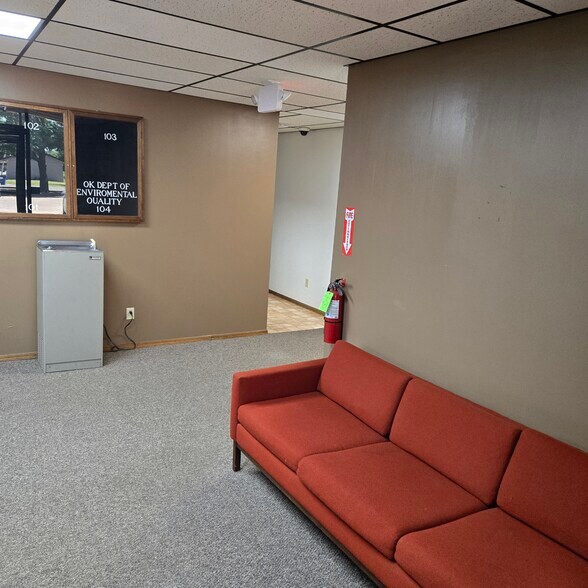 More Photos Of 1309-1313 W Ash Ave, Duncan Office For Sale