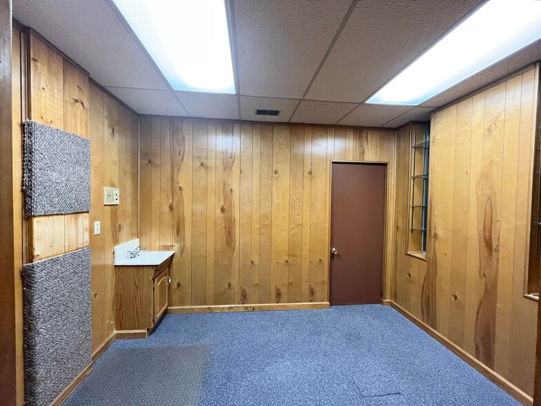 More Photos Of 350 5th Ave, Huntington Medical For Sale