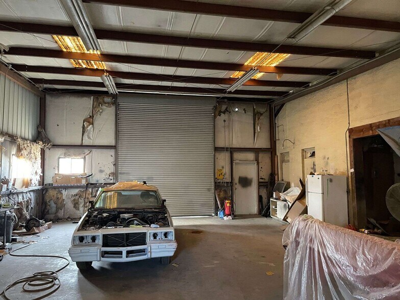More Photos Of 211 S Hutchinson Ave, Adel Auto Repair For Sale