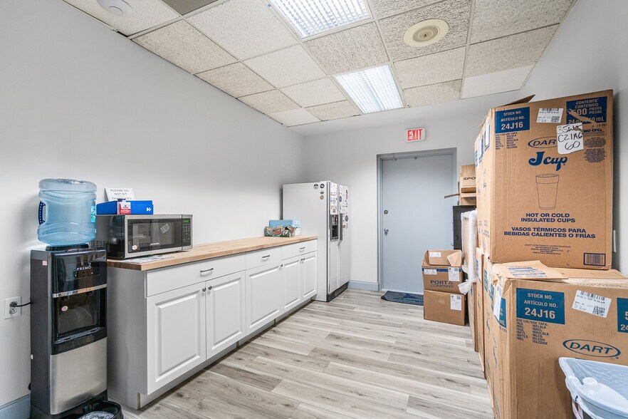 More Photos Of 112-120 US Highway 1, Tequesta Medical For Sale