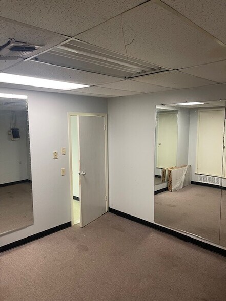 More Photos Of 4400 Moulton St, Greenville General Retail For Sale