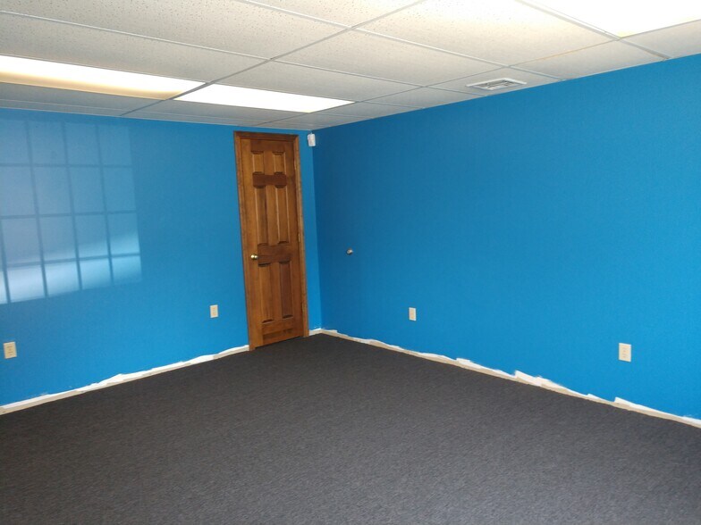 More Photos Of 34 Academy Hill Rd, Plainfield Office For Sale