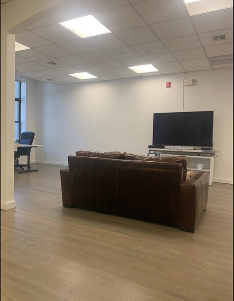 More Photos Of 22 Hudson Pl, Hoboken Loft Creative Space For Lease