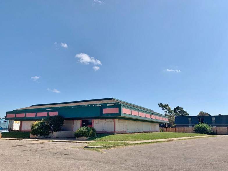 More Photos Of 2801 W I-240 Service Rd, Oklahoma City Restaurant For Sale