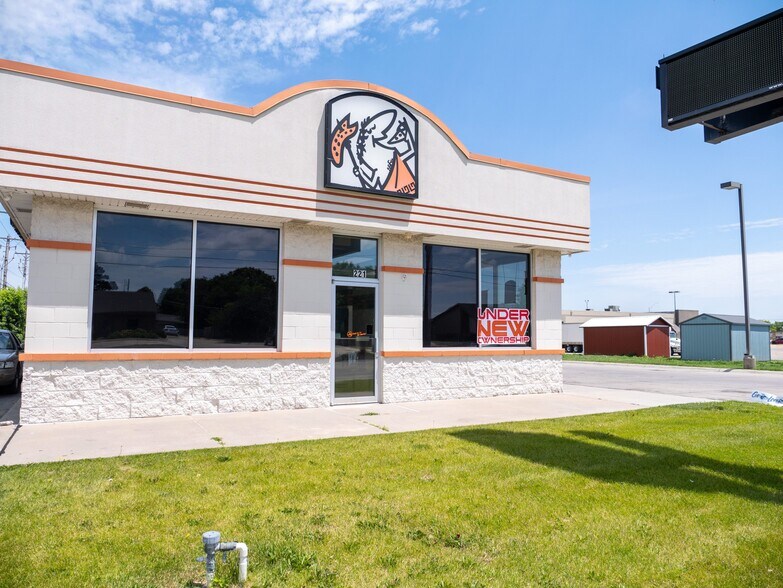 More Photos Of 221 W 39th St, Kearney General Retail For Sale