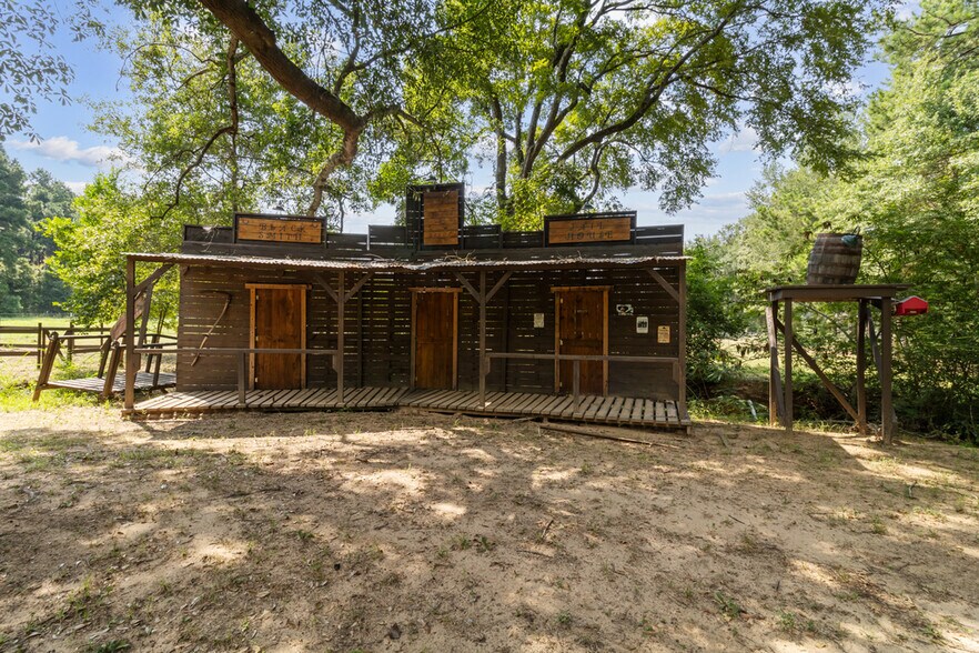 More Photos Of 750 N US Highway 287, Palestine Multifamily For Sale