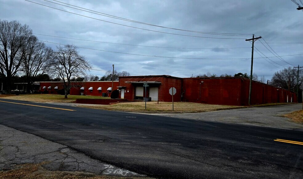 More Photos Of 900 W Academy St, Cherryville Manufacturing For Sale