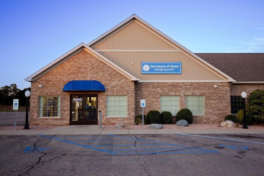 More Photos Of 806 Hogsback Rd, Mason Office For Lease