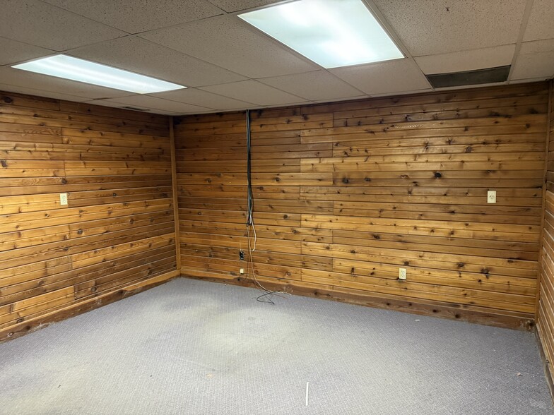 More Photos Of 3710 Indian Hills NE Rd, Hartselle Industrial For Lease