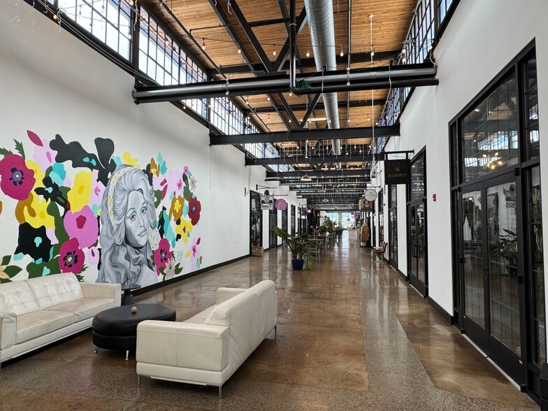 More Photos Of 3814 Charlotte Ave, Nashville General Retail For Lease