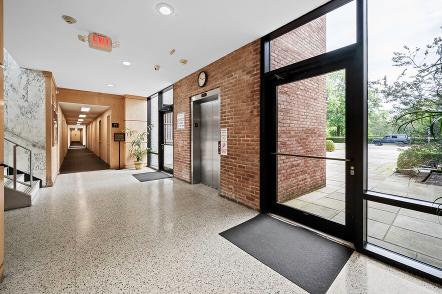 More Photos Of 520 Franklin Ave, Garden City Medical For Sale