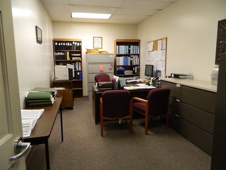 More Photos Of 1091 Broad St, Johnstown Office For Sale