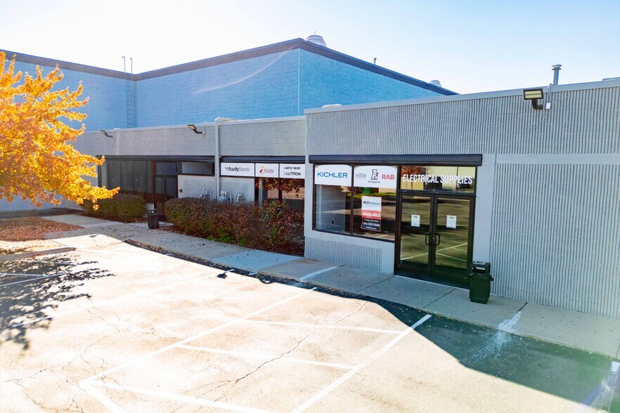 More Photos Of 190 E Maple Rd, Troy Warehouse For Lease