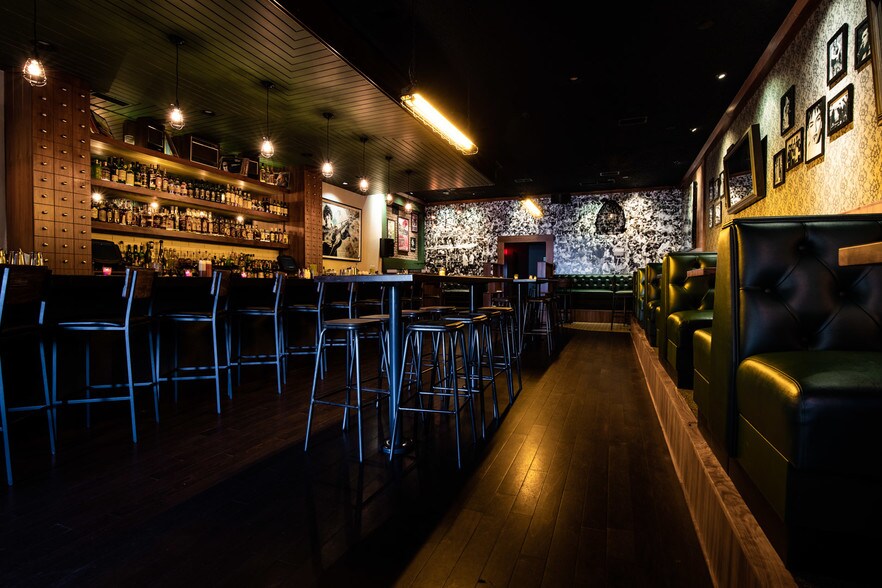 More Photos Of 7746 Santa Monica Blvd, West Hollywood Bar For Lease