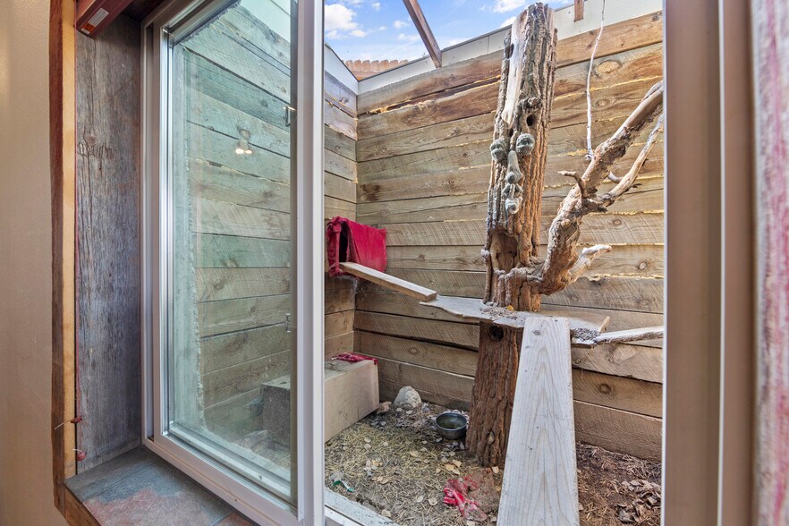 More Photos Of 606 W Byers Ave, Hot Sulphur Springs Flex For Sale