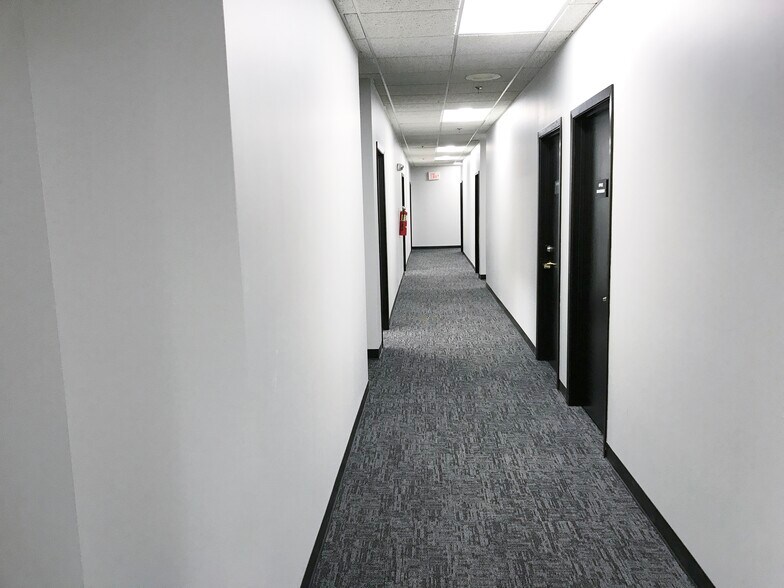 More Photos Of 600 Spring Hill Ring Rd, West Dundee Medical For Lease