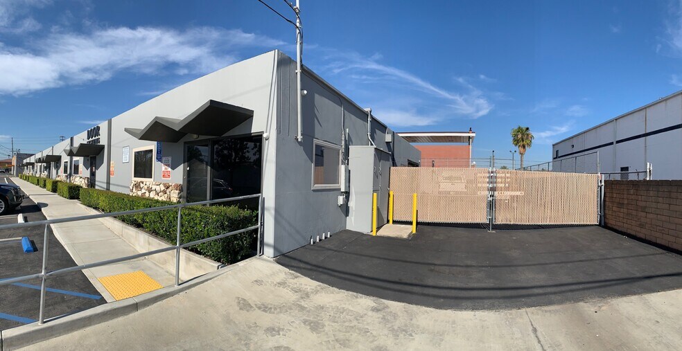 Primary Photo Of 2413 S Broadway, Santa Ana Manufacturing For Lease