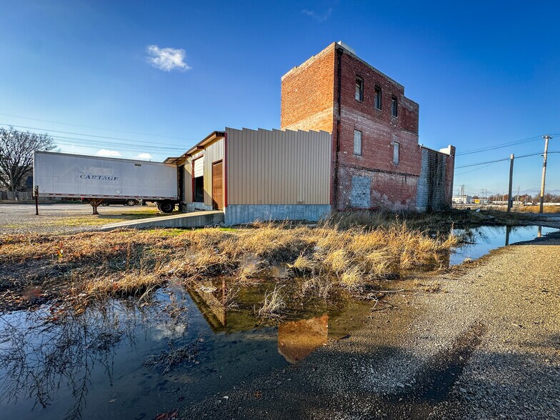 More Photos Of 230 D St NE, Miami Warehouse For Sale