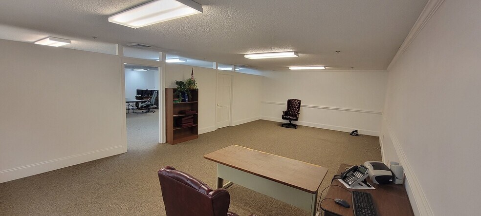 More Photos Of 100 Abingdon Pl, Abingdon Medical For Lease