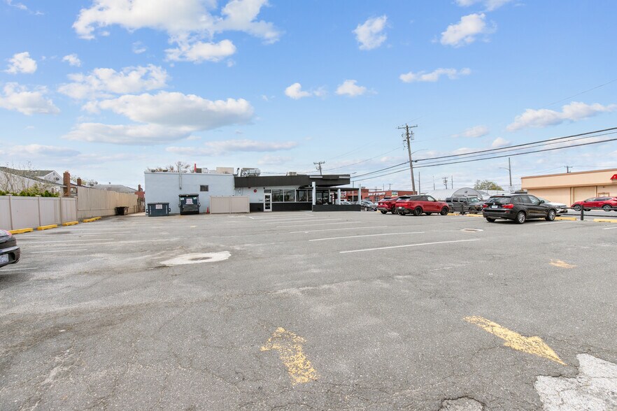 More Photos Of 4245 Austin Blvd, Island Park Restaurant For Sale