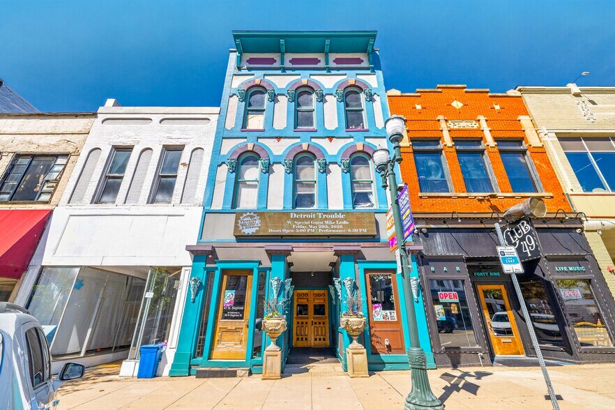 Primary Photo Of 47 N Saginaw St, Pontiac Storefront Retail Office For Sale