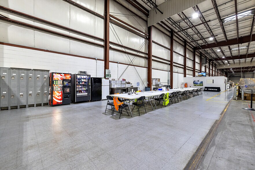 More Photos Of 4333-4335 W Fort St, Detroit Distribution For Lease