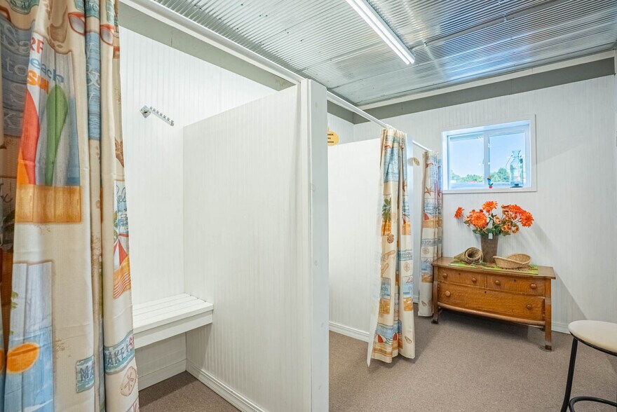 More Photos Of 8 Sunset Hills Ct, Sunrise Beach Storefront For Sale