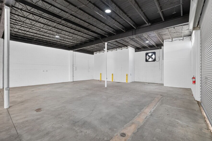More Photos Of 4029 NW 25th St, Miami Warehouse For Lease