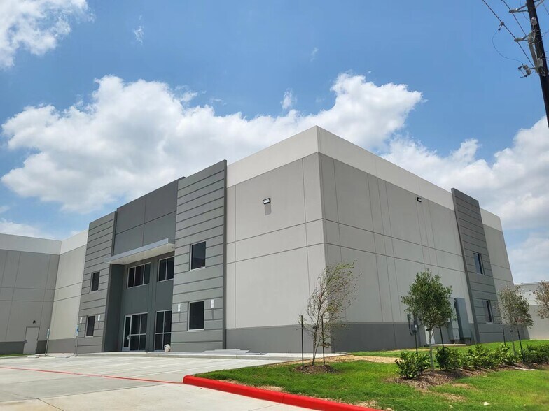 More Photos Of 4219 Clay Commerce Dr, Katy Warehouse For Lease
