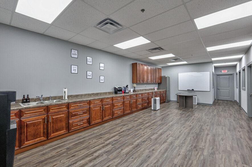 More Photos Of 831 Park Ave, Murfreesboro Manufacturing For Lease