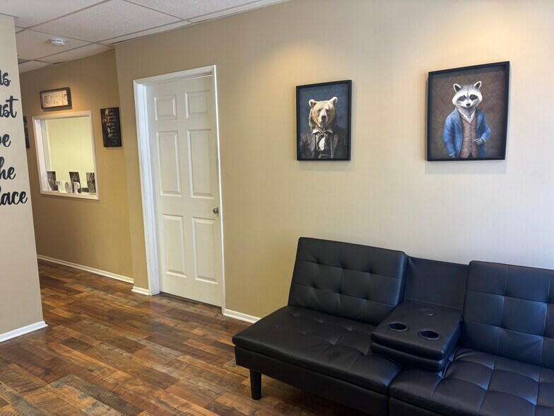 More Photos Of 12750 Ventura Blvd, Studio City Loft Creative Space For Lease