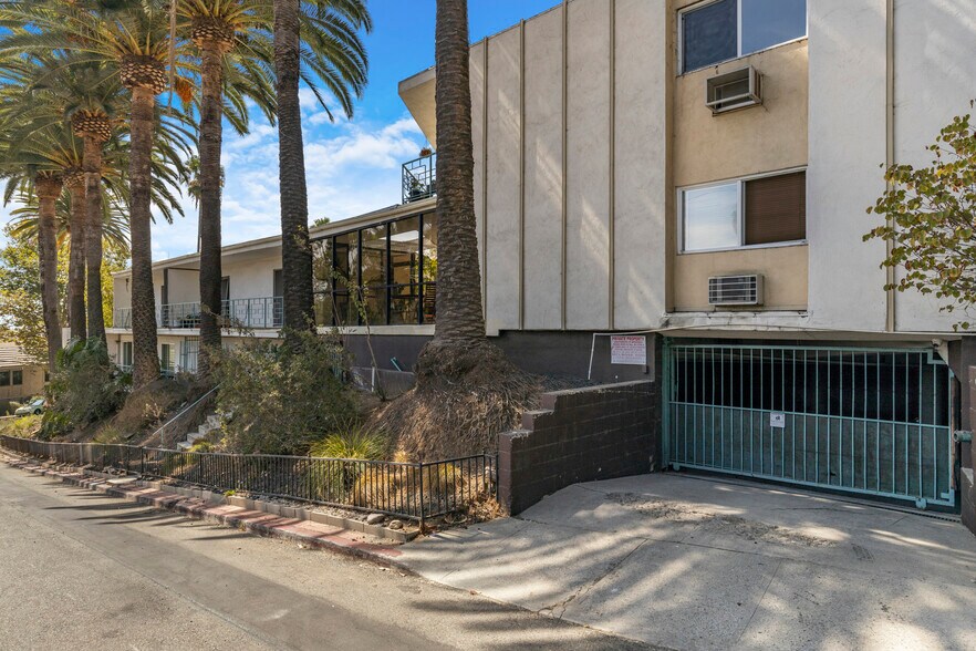 More Photos Of 1959 Grace Ave, Los Angeles Apartments For Sale