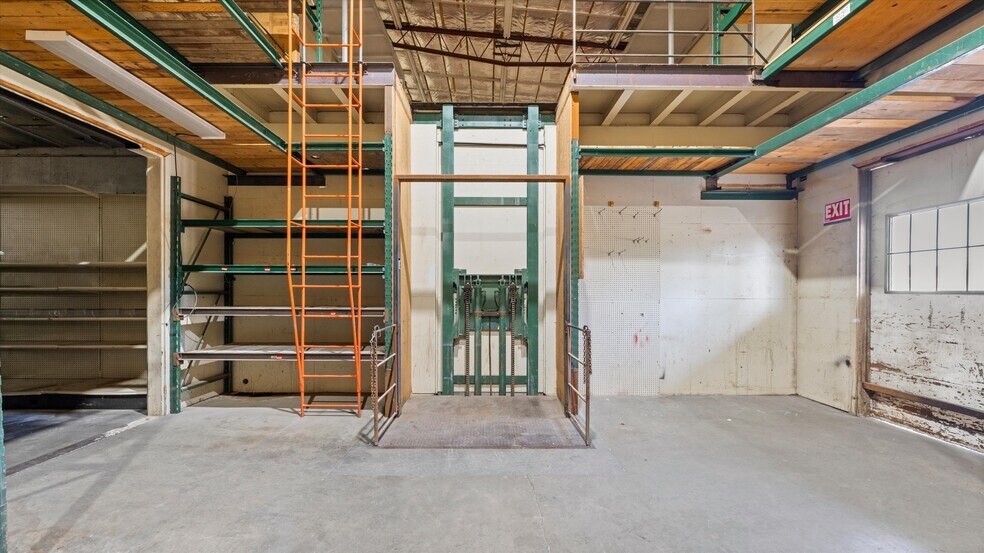 More Photos Of 1722 Morgan Rd, Sunnyside Warehouse For Sale