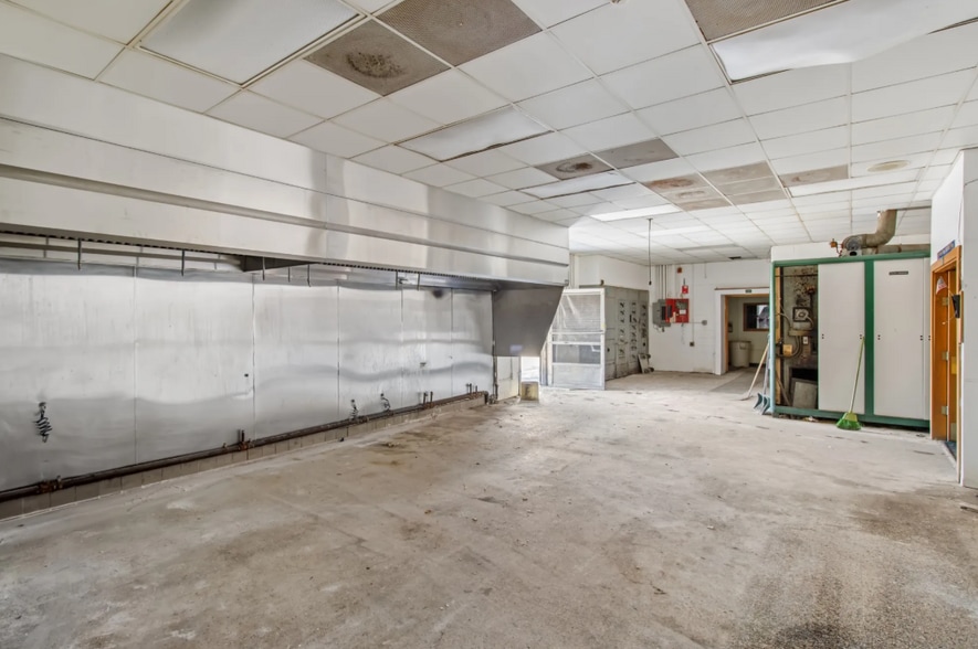 More Photos Of 6014-6015 E 10 Mile Rd, Warren Specialty For Sale