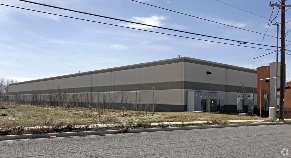 More Photos Of 135-139 W 900 N, Springville Light Distribution For Sale