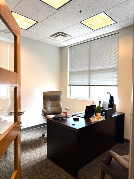 More Photos Of 3310 Aspen Grove Dr, Franklin Medical For Lease