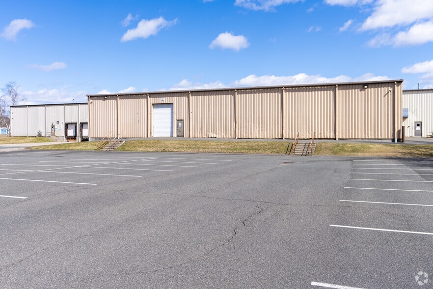 More Photos Of 21 Industrial Dr, South Hadley Manufacturing For Lease