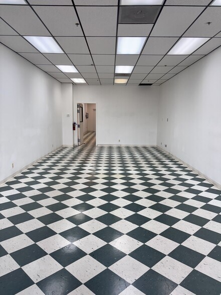 More Photos Of 8013-8105 W Fairview Ave, Boise Unknown For Lease