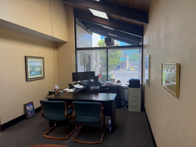 More Photos Of 560-582 W Van Buren St, Corvallis Loft Creative Space For Lease