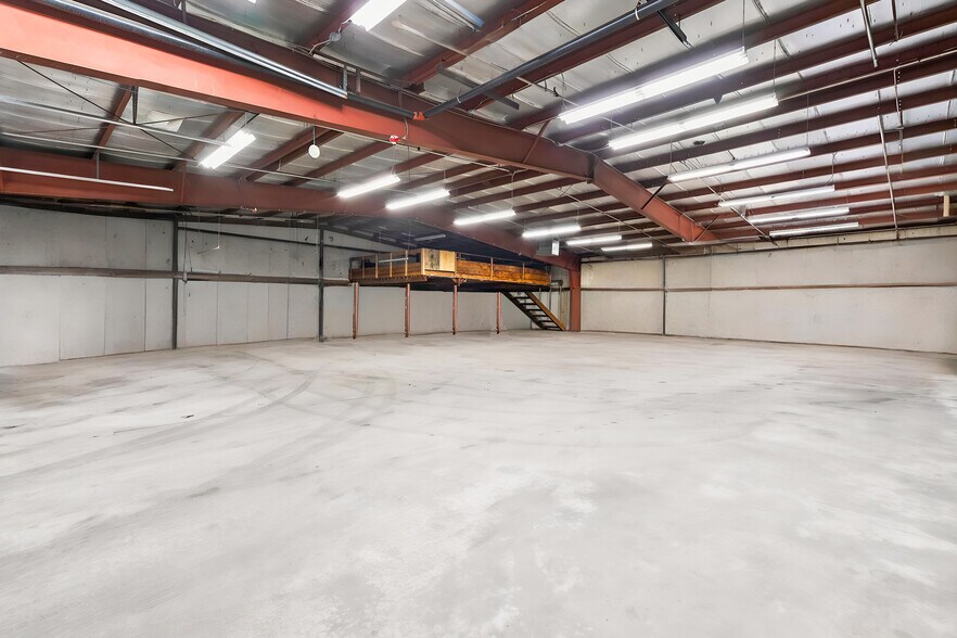 More Photos Of 6 Lark Industrial Pky, Greenville Self Storage For Lease