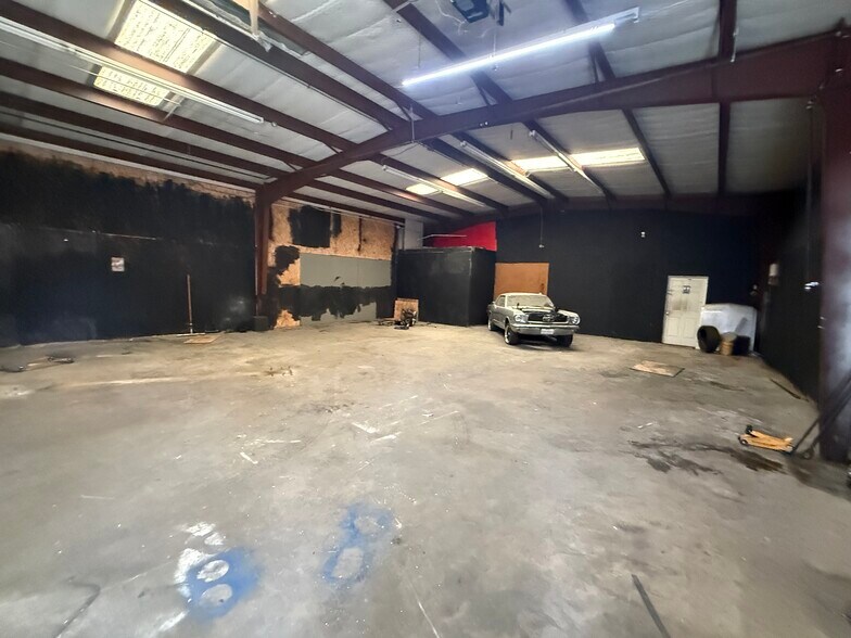 More Photos Of 5928 E Lancaster Ave, Fort Worth Freestanding For Lease