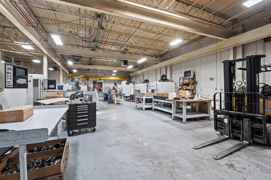 More Photos Of 32301 Howard Ave, Madison Heights Manufacturing For Lease