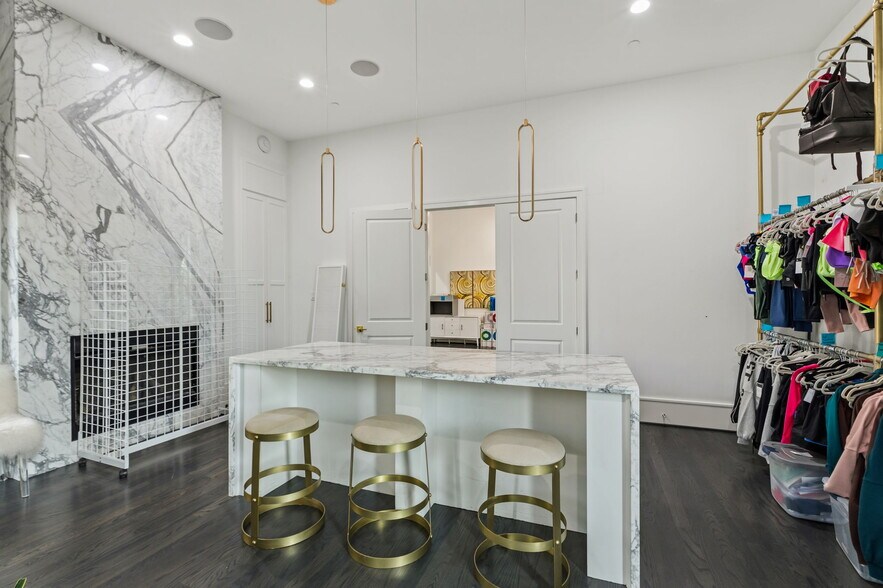 More Photos Of 1423 Lake Pointe Pkwy, Sugar Land Office For Sale