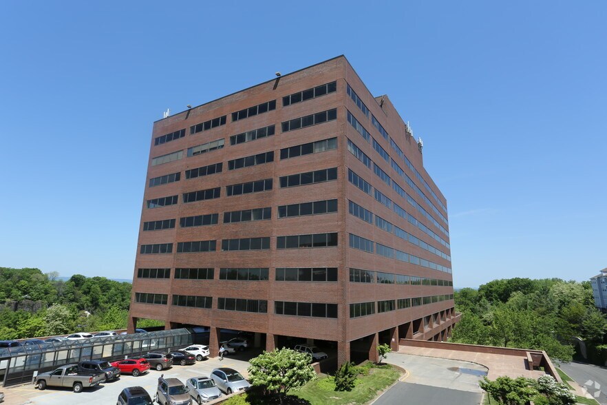 More Photos Of 2 Executive Dr, Fort Lee Office For Lease