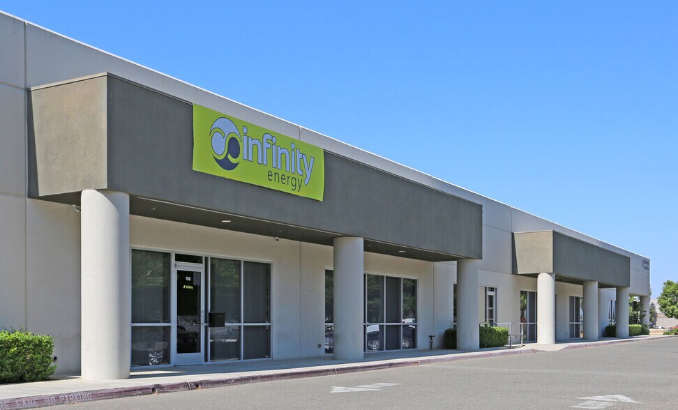 More Photos Of 2695 N Fowler Ave, Fresno Flex For Lease