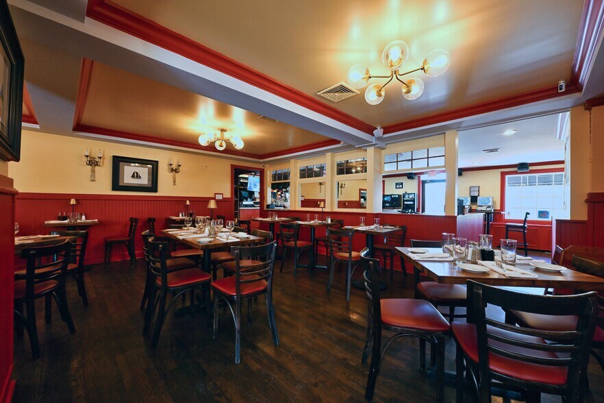 More Photos Of 22 Pine Hollow Rd, Oyster Bay Restaurant For Sale