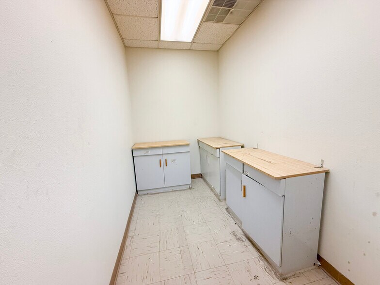 More Photos Of 1901 Carter St, Pampa Office For Sale