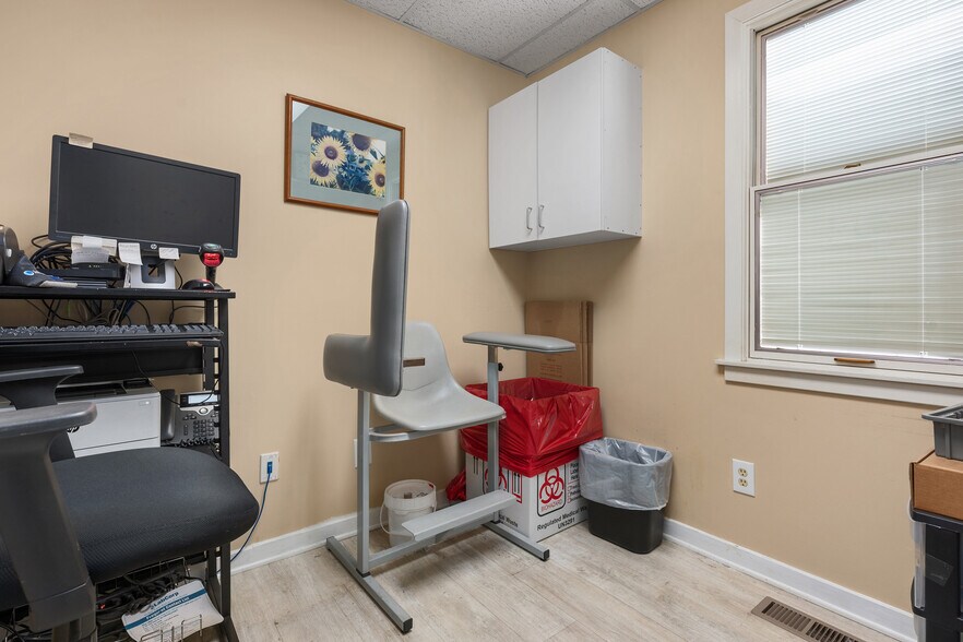 More Photos Of 207 Ridgely Ave, Annapolis Medical For Lease