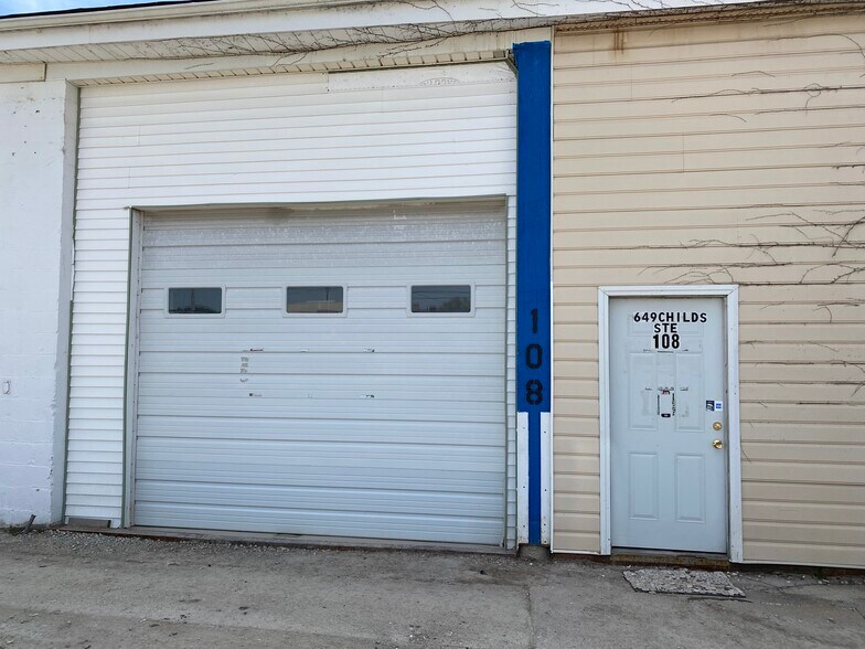 More Photos Of 649 Childs St, Wheaton Warehouse For Lease